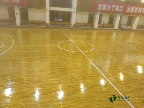 體育運(yùn)動(dòng)木地板廠家哪家好2